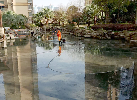 沿河景观池淤泥清理
